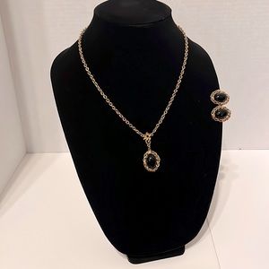Vintage 1928 Jewelery Company Necklace and clip-on earrings